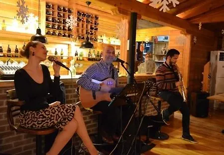 Robin's Nest 2* אגווה