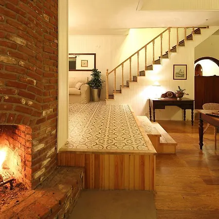 Robin's Nest אתר נופש 2*