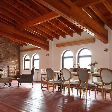 Robin's Nest אגווה