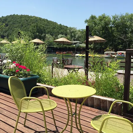 אתר נופש Robin's Nest 2*