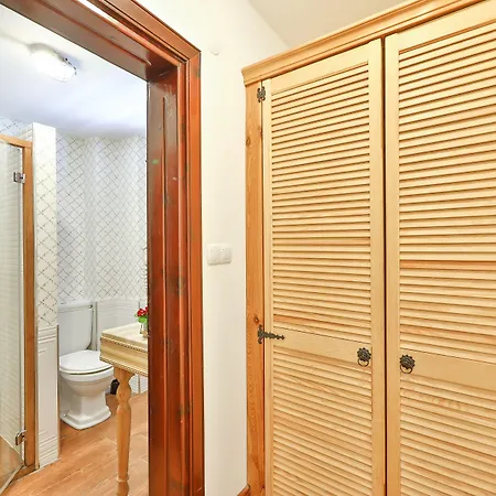 Robin's Nest אתר נופש 2*