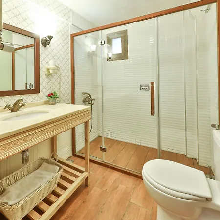 אתר נופש Robin's Nest 2*