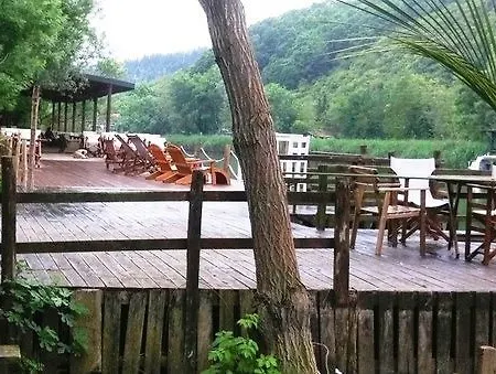 Robin's Nest Resort 2*