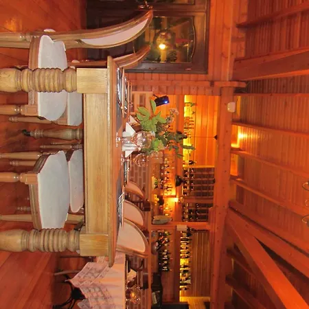 אתר נופש Robin's Nest אגווה