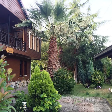 אתר נופש Robin's Nest אגווה