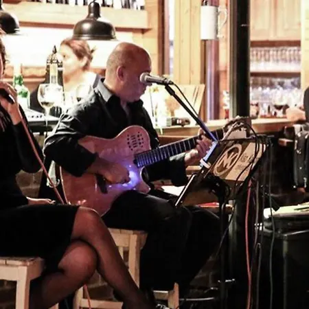 منتجع Robin's Nest آغفا