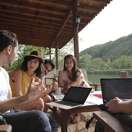 Robin's Nest آغفا