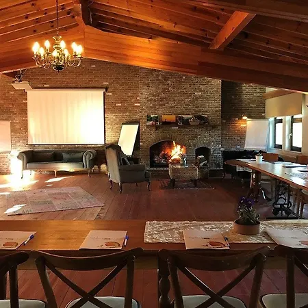 Robin's Nest 2* آغفا